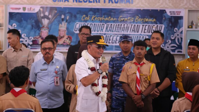 Gubernur Kalteng Tinjau Digitalisasi Pembelajaran dan Pasar Murah di SMAN 1 Kumai
