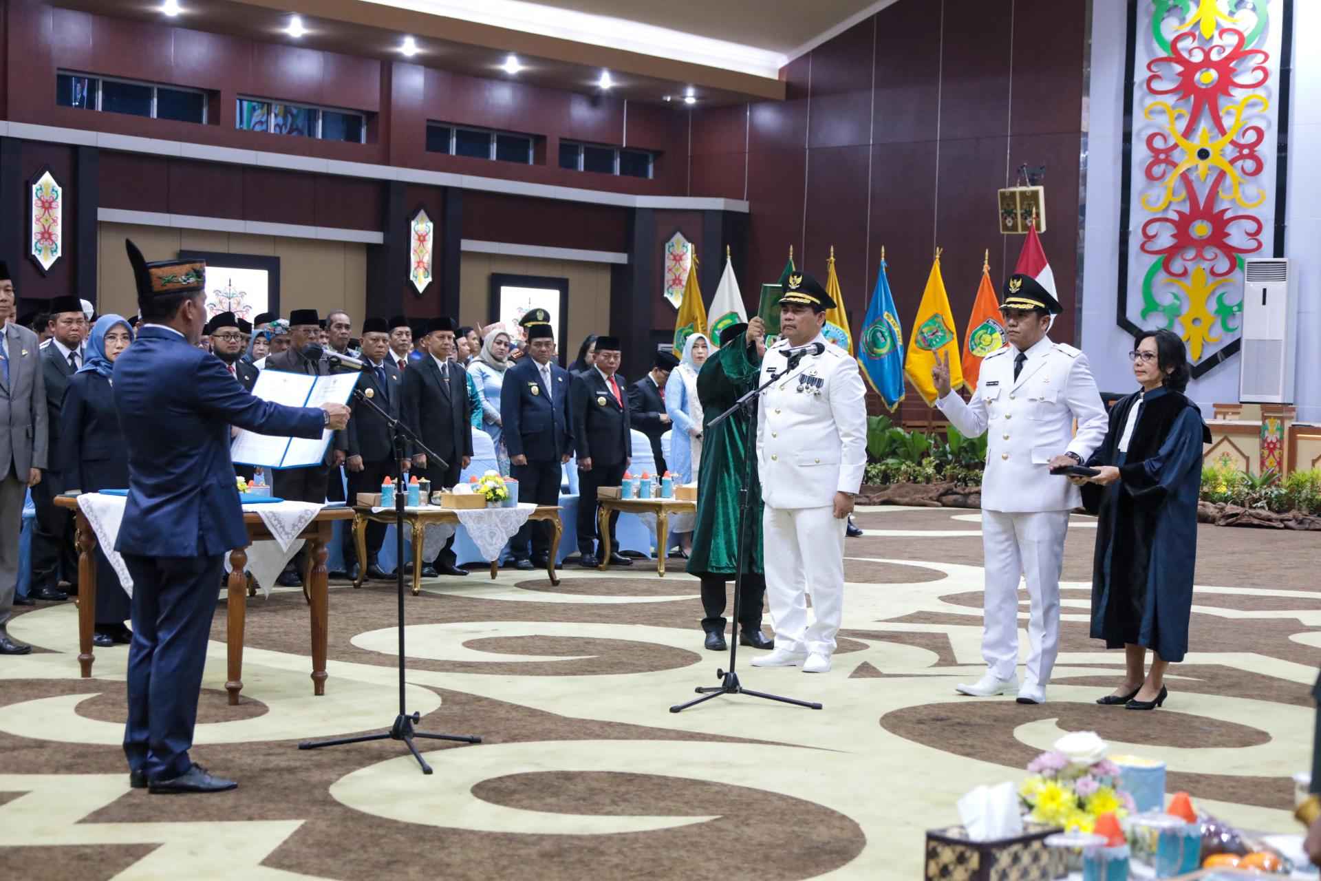 Gubernur Kalteng Lantik Bupati dan Wakil Bupati Barito Utara, Tekankan Tanggung Jawab dan Ketulusan Pelayanan