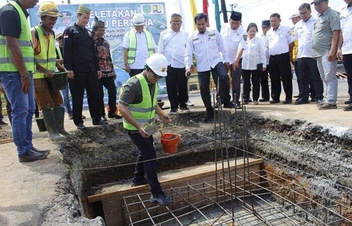 Tugu Kumpang Mandau Siap Hiasi Bundaran Belah Pulpis