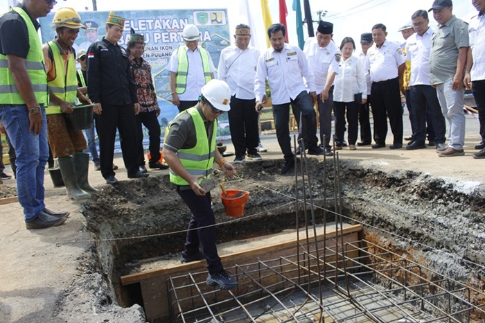 Tugu Kumpang Mandau Siap Hiasi Bundaran Belah Pulpis