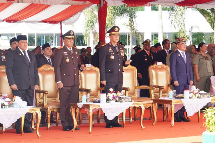 Gubernur dan Wakil Gubernur Kalimantan Tengah Hadiri Upacara Peringatan HUT Ke – 80 TNI