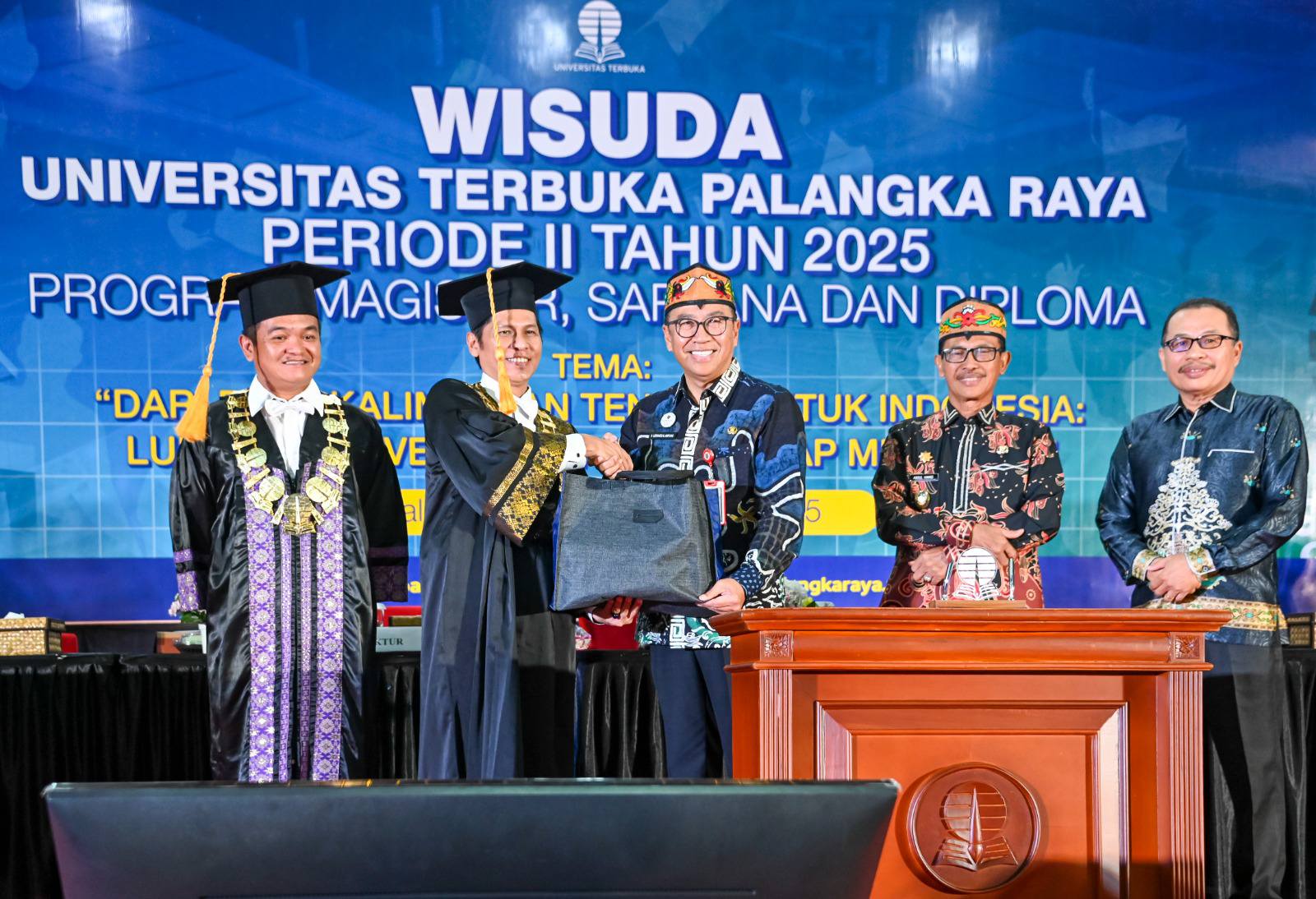 Plt Sekda Kalteng Hadiri Wisuda UT Palangka Raya