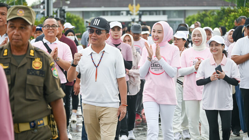 Peringati Hari Kanker Payudara Sedunia, Gubernur Kalteng Ikuti Jalan Sehat Bersama YKI Kalteng