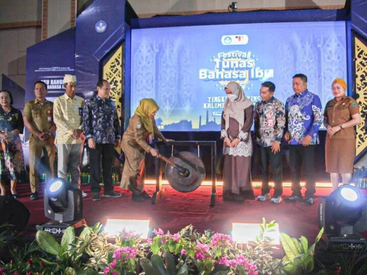 Asisten Administrasi Umum Setda Kalteng Buka Festival Tunas Bahasa Ibu Tingkat Provinsi Kalteng