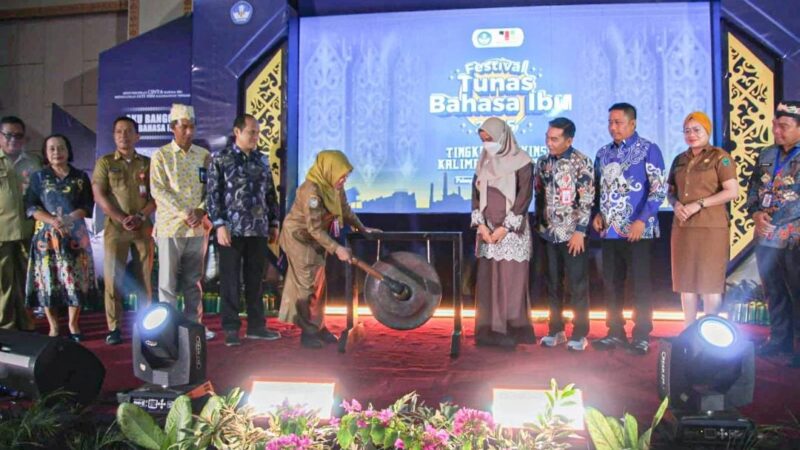 Asisten Administrasi Umum Setda Kalteng Buka Festival Tunas Bahasa Ibu Tingkat Provinsi Kalteng